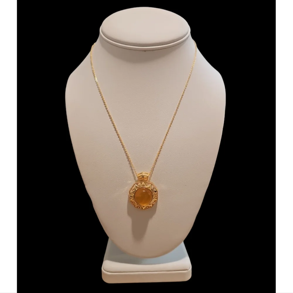 Elegant Yellow  Fashion Round Pendant Necklace.